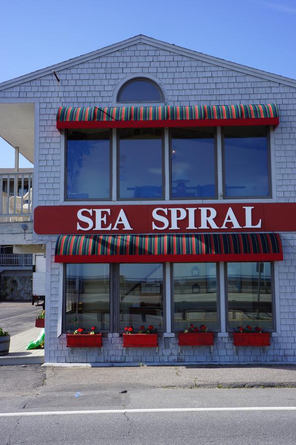 Sea Spiral Suites Хэмптон Экстерьер фото